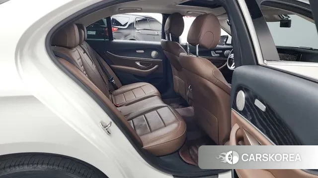 Mercedes-Benz E-Class W213 2018 Белый из Кореи, фото 3