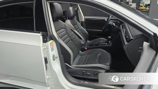 Volkswagen Arteon 2022 Белый из Кореи, фото 3