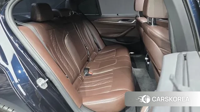 BMW 5 Series (G30) 2018 Черный из Кореи, фото 3