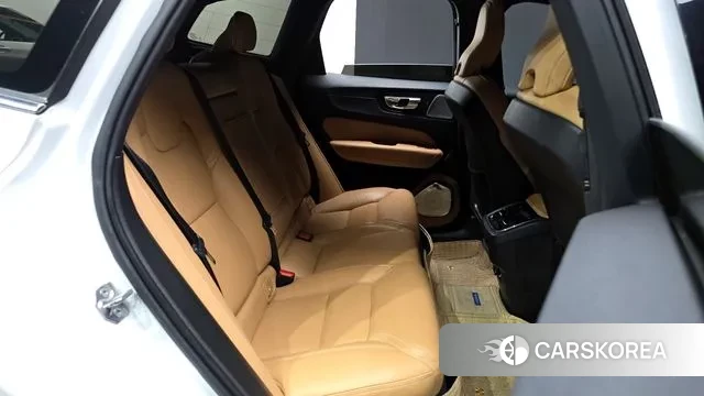 Volvo XC60 second Generation 2019 Белый из Кореи, фото 3