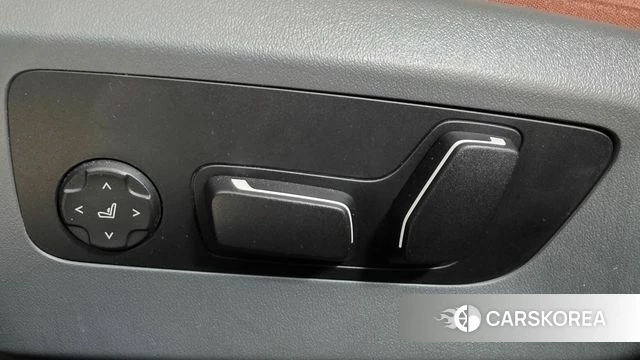 BMW i5 (G60) 2023 Серебристо-серый из Кореи, фото 3