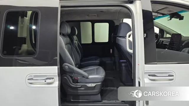 Hyundai Staria 2022 Белый из Кореи, фото 3