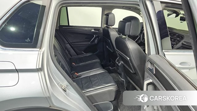 Volkswagen Tiguan second Generation 2018 Серебряный из Кореи, фото 3