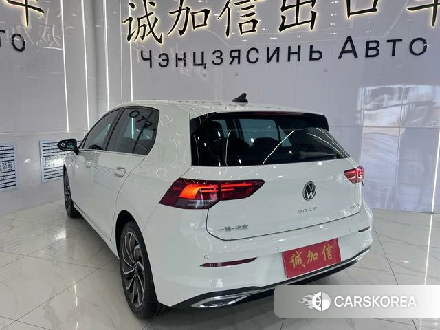 Volkswagen Golf 2023 Белый из Китая, фото 3