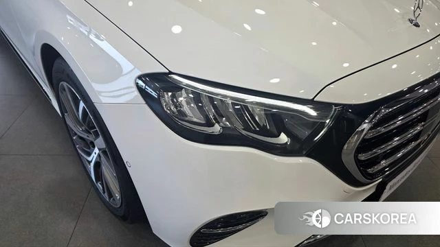 Mercedes-Benz E-Class W213 2024 Белый из Кореи, фото 3