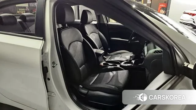 Kia The New K3 2nd generation 2023 Белый из Кореи, фото 3