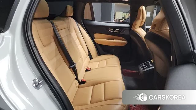 Volvo V60 Cross-Country 2nd Generation 2021 Белый из Кореи, фото 3