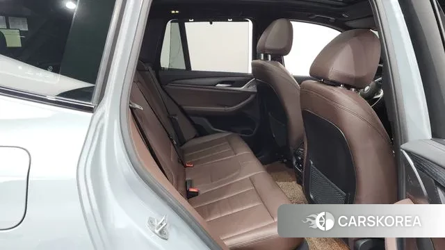 BMW X3 (G01) 2023 Светло-серебряный цвет из Кореи, фото 3