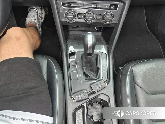 Volkswagen Tiguan Allspace 2020 Белый из Кореи, фото 3