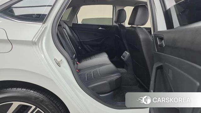 Volkswagen 7th Generation of Jetta 2023 Белый из Кореи, фото 3
