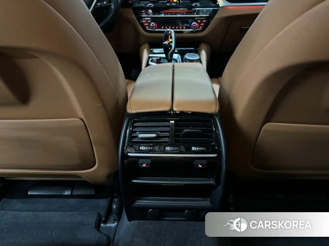 BMW 5 Series (G30) 2018 Серебристо-серый из Кореи, фото 3