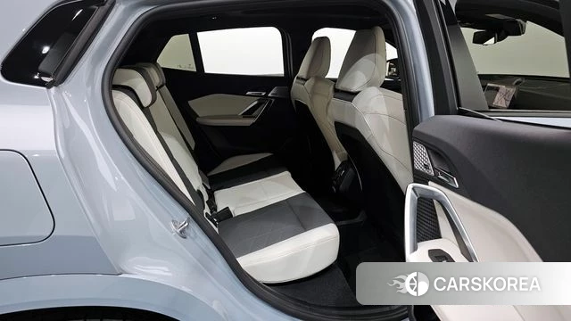 BMW X2 (U10) 2025 Светло-серебряный цвет из Кореи, фото 3