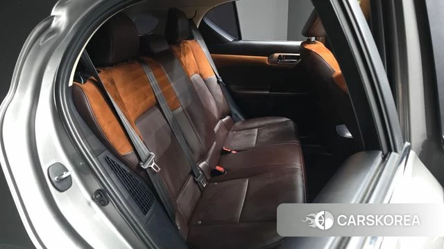 Lexus CT200h 2018 Серебряный из Кореи, фото 3