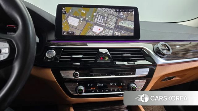 BMW 5 Series (G30) 2021 Серебристо-серый из Кореи, фото 3