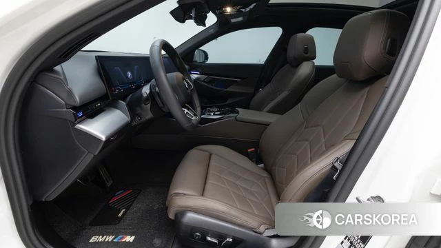 BMW 5 Series (G60) 2024 Белый из Кореи, фото 3
