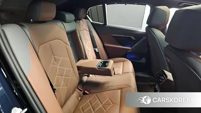 BMW 5 Series (G60) 2025 Черный из Кореи, фото 3