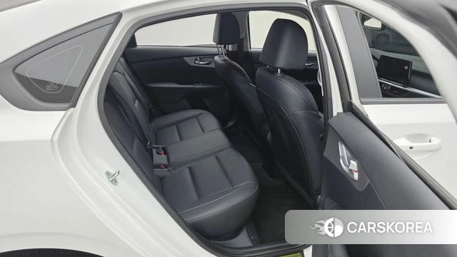 Kia The New K3 2nd generation 2022 Белый из Кореи, фото 3
