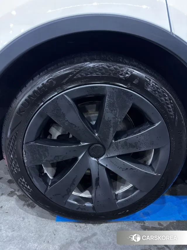 Tesla Model Y 2023 Белый из Кореи, фото 3