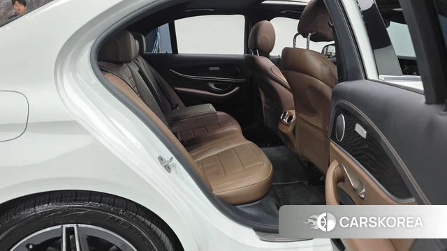 Mercedes-Benz E-Class W213 2023 Белый из Кореи, фото 3