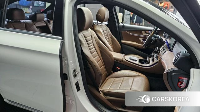 Mercedes-Benz E-Class W213 2022 Белый из Кореи, фото 3