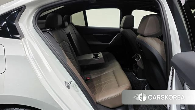 BMW 5 Series (G60) 2024 Белый из Кореи, фото 3