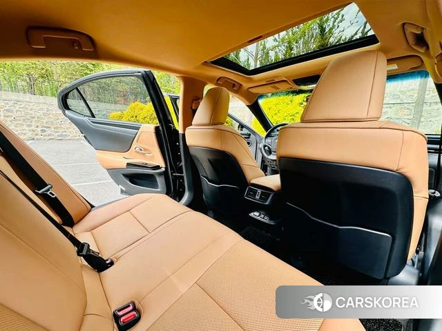 Lexus ES 2022 Черный из Китая, фото 3
