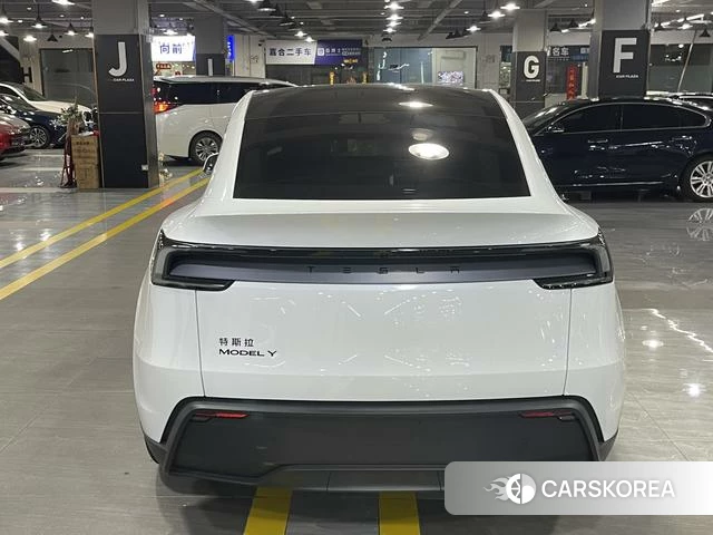 Tesla Model Y 2026 Белый из Китая, фото 3