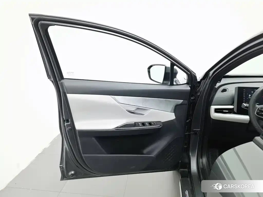 Chang'an UNI-T 2023 Silver/gray из Китая, фото 3