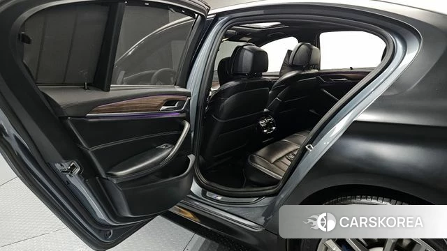 BMW 5 Series (G30) 2018 Черный из Кореи, фото 3