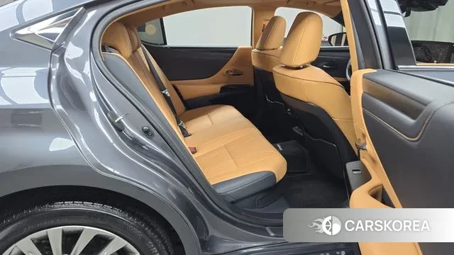 Lexus ES300h 7th generation 2023 Серый из Кореи, фото 3