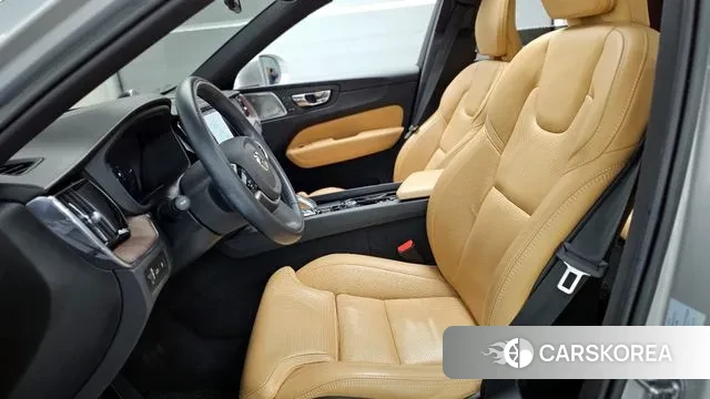 Volvo XC60 second Generation 2022 Серебристо-серый из Кореи, фото 3