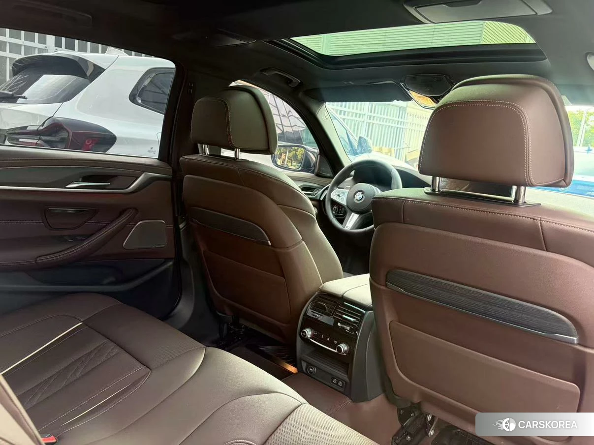 BMW 5 series 2021 Черный из Китая, фото 3
