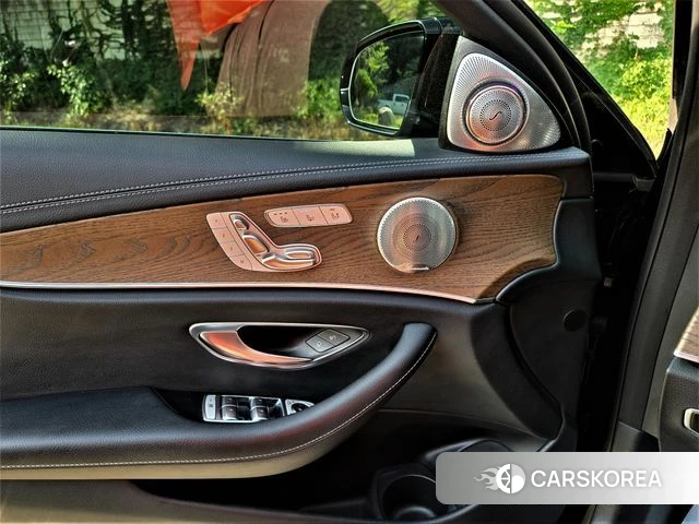 Mercedes-Benz E-Class W213 2021 Черный из Кореи, фото 3