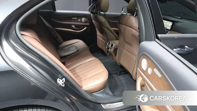 Mercedes-Benz E-Class W213 2023 Серый из Кореи, фото 3