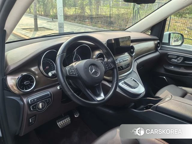 Mercedes-Benz V-class 2023 Белый из Китая, фото 3