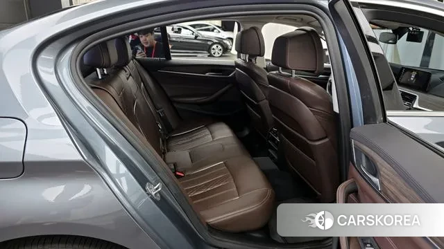 BMW 5 Series (G30) 2019 Серебристо-серый из Кореи, фото 3