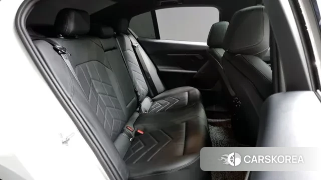 BMW 5 Series (G60) 2023 Белый из Кореи, фото 3