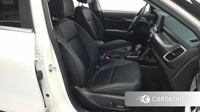 Kia Seltos 2022 Белый из Кореи, фото 3