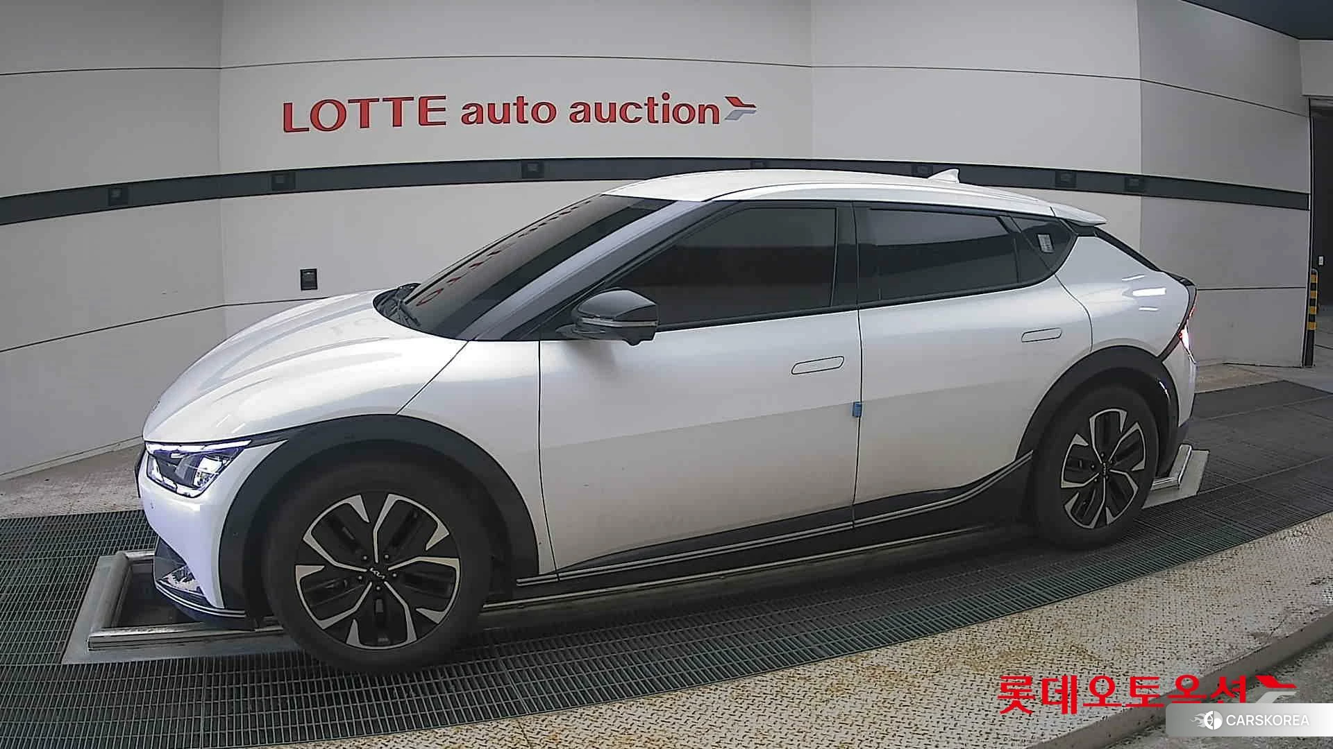 Kia EV6 2022 Snow White Pearl из Кореи, фото 3