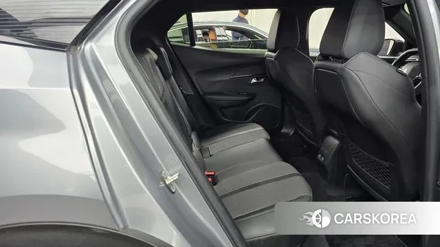 Peugeot e-2008 second generation 2021 Серебристо-серый из Кореи, фото 3