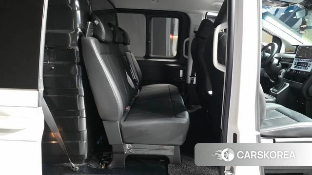 Hyundai Staria 2023 Белый из Кореи, фото 3