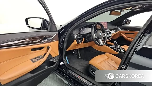 BMW 5 Series (G30) 2022 Черный из Кореи, фото 3