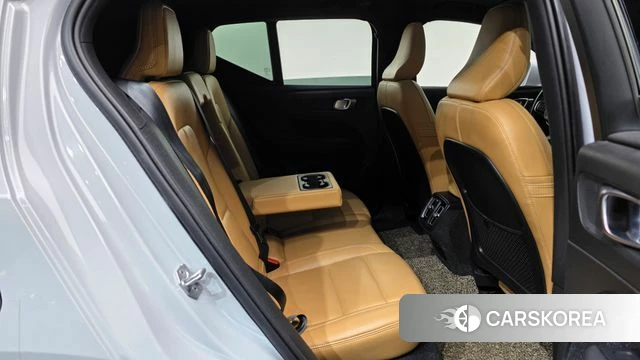 Volvo XC40 2020 Серебристо-серый из Кореи, фото 3