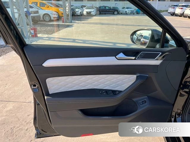 Volkswagen Magotan 2025 Черный из Китая, фото 3
