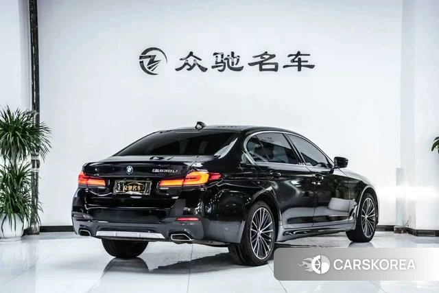 BMW 5 series 2022 Черный из Китая, фото 3