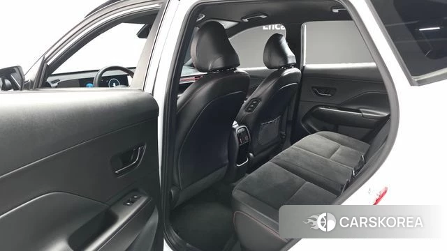 Hyundai Kona (SX2) 2023 Белый из Кореи, фото 3