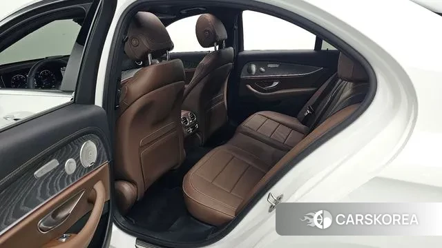 Mercedes-Benz E-Class W213 2022 Белый из Кореи, фото 3