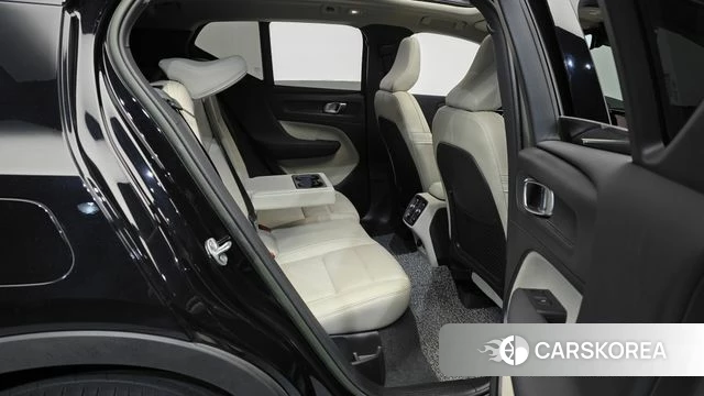 Volvo XC40 2023 Черный из Кореи, фото 3