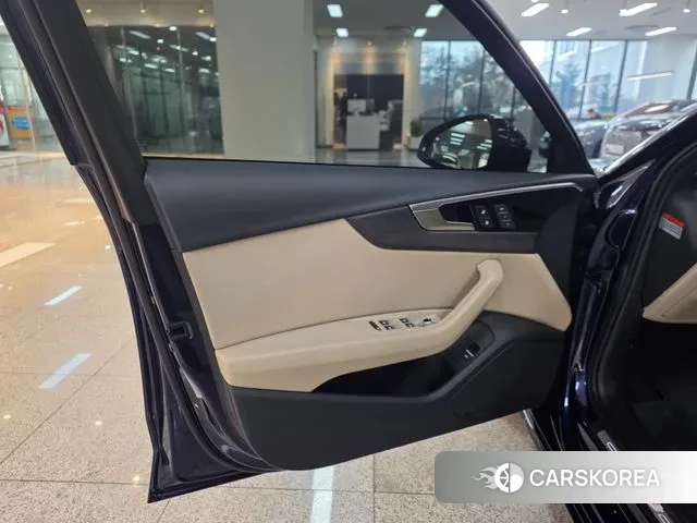 Audi A4 (B9) 2023 Синий из Кореи, фото 3