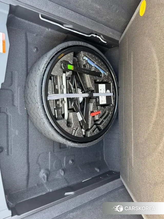 Volkswagen Touareg 3rd generation 2023 Белый из Кореи, фото 3